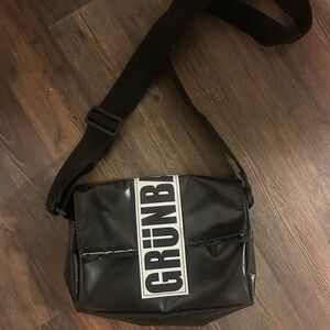 Grunbag Crossbody